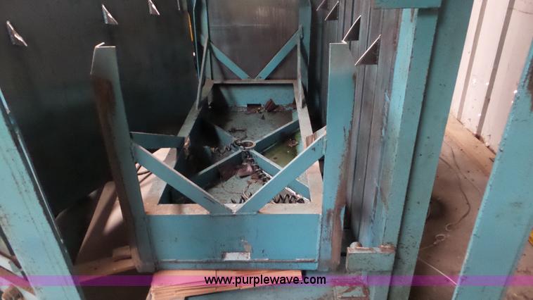 image for item AV9817 Cardboard baler