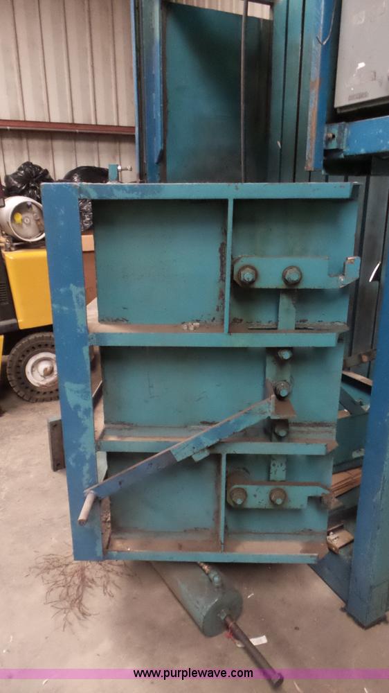 image for item AV9817 Cardboard baler