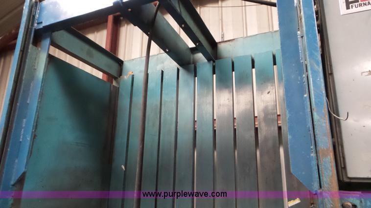 image for item AV9817 Cardboard baler