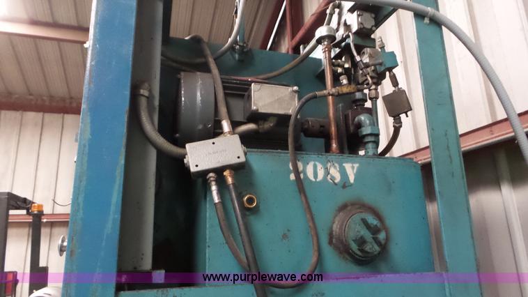 image for item AV9817 Cardboard baler