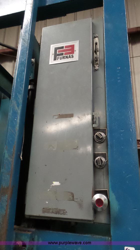 image for item AV9817 Cardboard baler