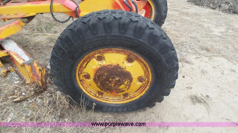 image for item AV9821 1964 Allis Chalmers D motor grader