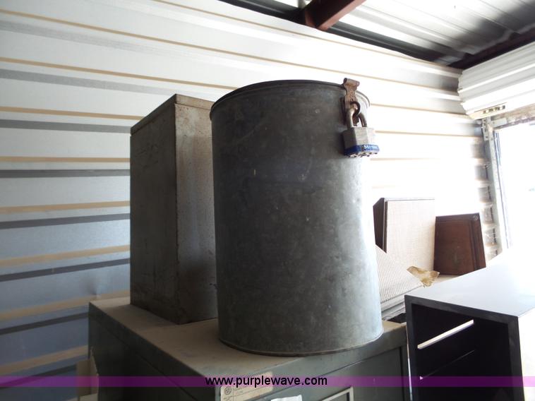 image for item BE9896 Assorted equipment