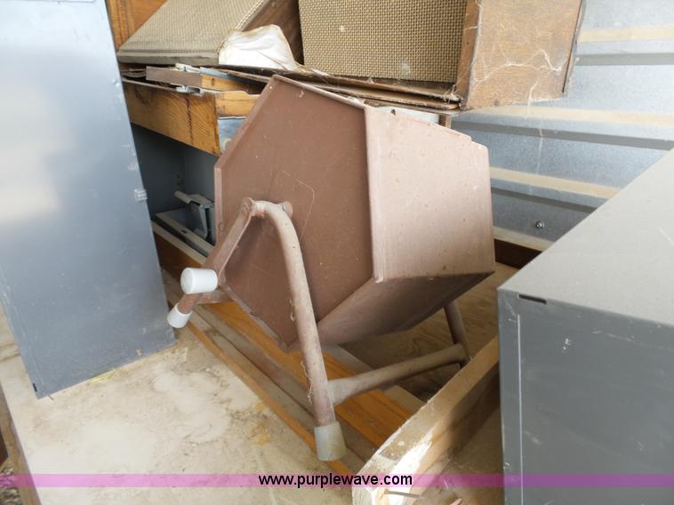 image for item BE9896 Assorted equipment