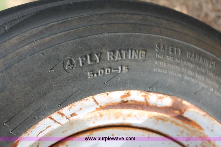 image for item BK9001 1975 Ford 1000 tractor