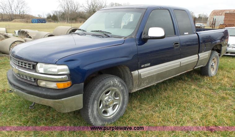 image for item BL9616 2000 Chevrolet Silverado 1500 Ext. Cab pickup truck