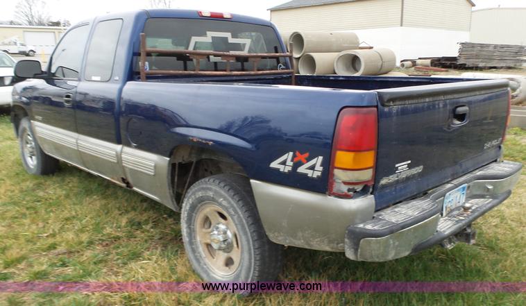 image for item BL9616 2000 Chevrolet Silverado 1500 Ext. Cab pickup truck