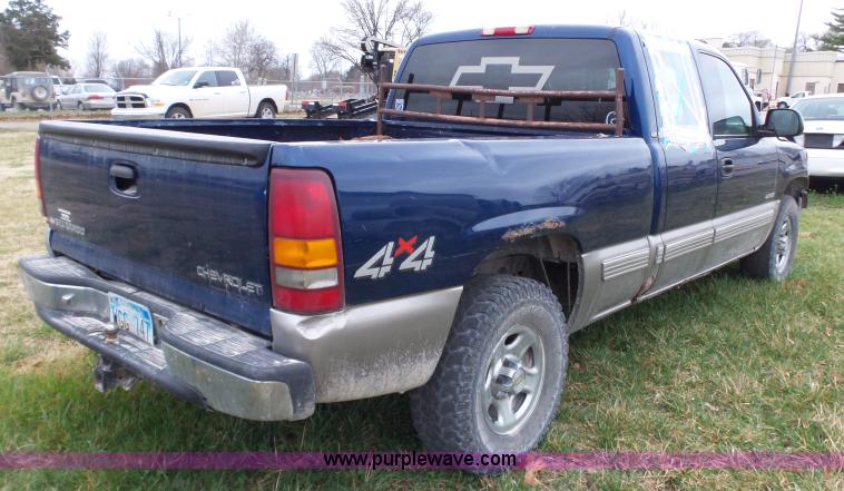 image for item BL9616 2000 Chevrolet Silverado 1500 Ext. Cab pickup truck