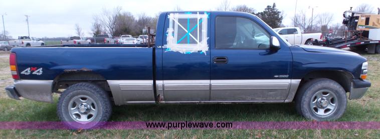 image for item BL9616 2000 Chevrolet Silverado 1500 Ext. Cab pickup truck