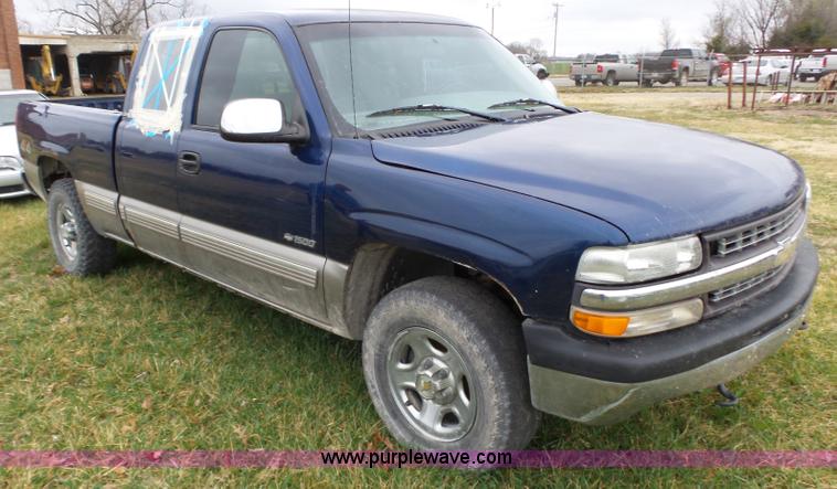 image for item BL9616 2000 Chevrolet Silverado 1500 Ext. Cab pickup truck
