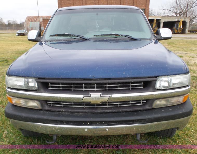 image for item BL9616 2000 Chevrolet Silverado 1500 Ext. Cab pickup truck