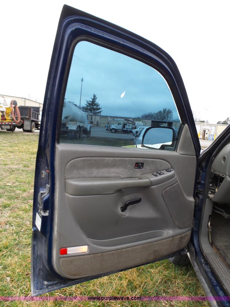 image for item BL9616 2000 Chevrolet Silverado 1500 Ext. Cab pickup truck