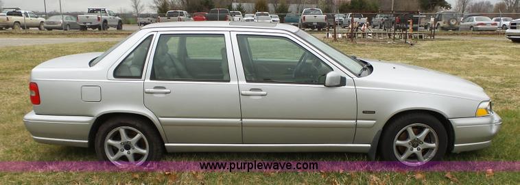 image for item BL9617 1998 Volvo S70 GLT