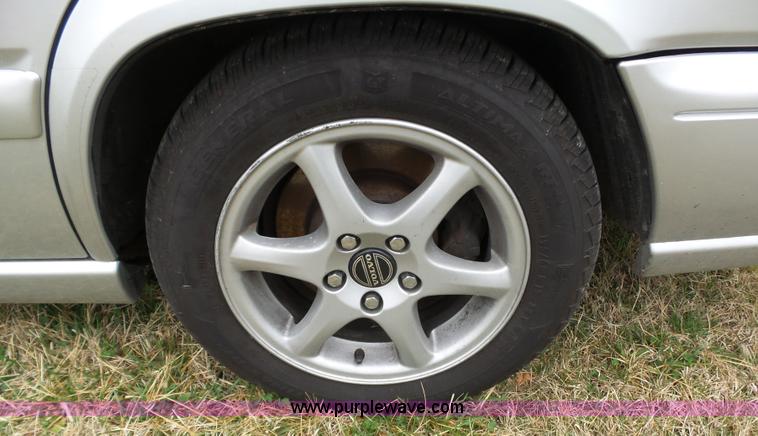 image for item BL9617 1998 Volvo S70 GLT