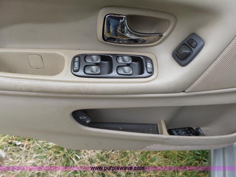 image for item BL9617 1998 Volvo S70 GLT