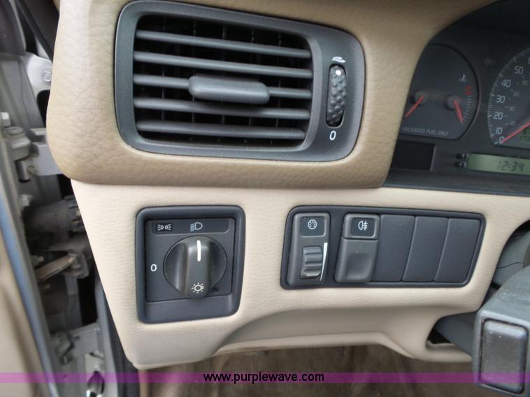 image for item BL9617 1998 Volvo S70 GLT