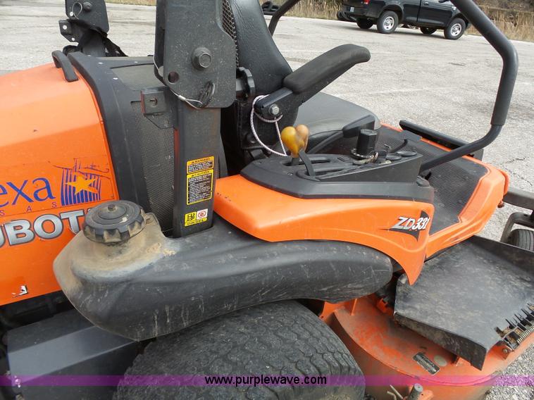 image for item BT9253 Kubota ZD331 riding mower
