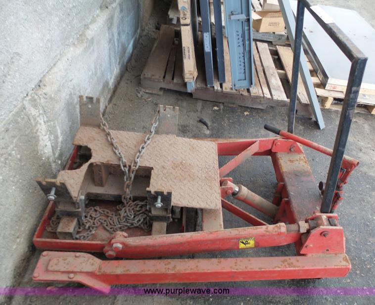 Norco transmission jack in Lawrence, KS Item BT9256 sold Purple Wave