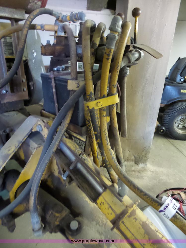 image for item BT9361 Vermeer 6 stump grinder