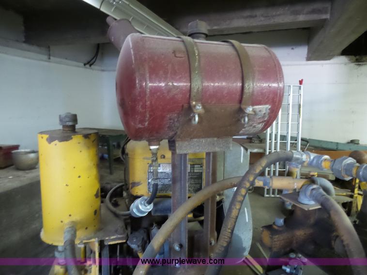 image for item BT9361 Vermeer 6 stump grinder