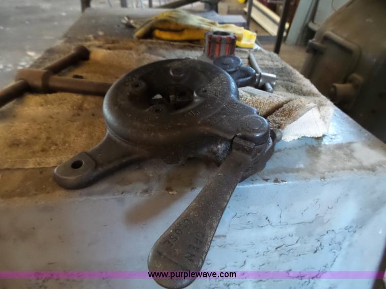 image for item BT9371 Ridgid 500 pipe threader