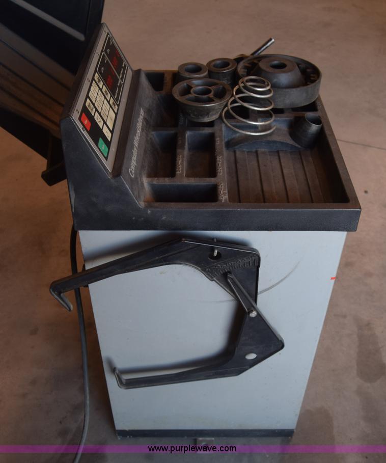 image for item BX9650 FMC 4100 tire balancer