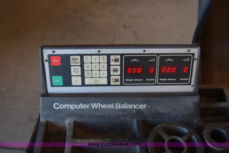 image for item BX9650 FMC 4100 tire balancer