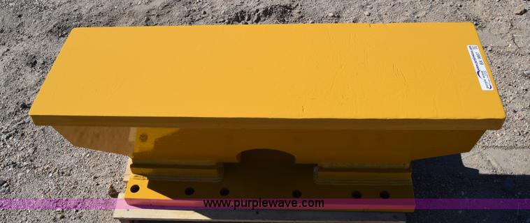 image for item BX9807 Caterpillar counter weight