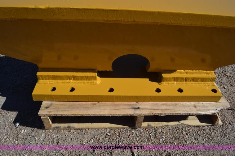 image for item BX9807 Caterpillar counter weight