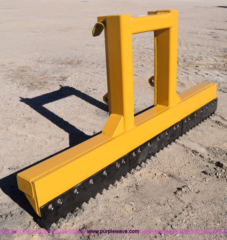 image for item BX9808 Caterpillar scarifier