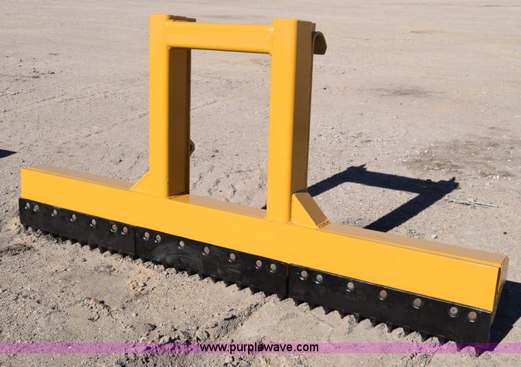 image for item BX9808 Caterpillar scarifier