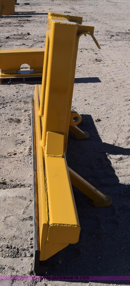 image for item BX9808 Caterpillar scarifier