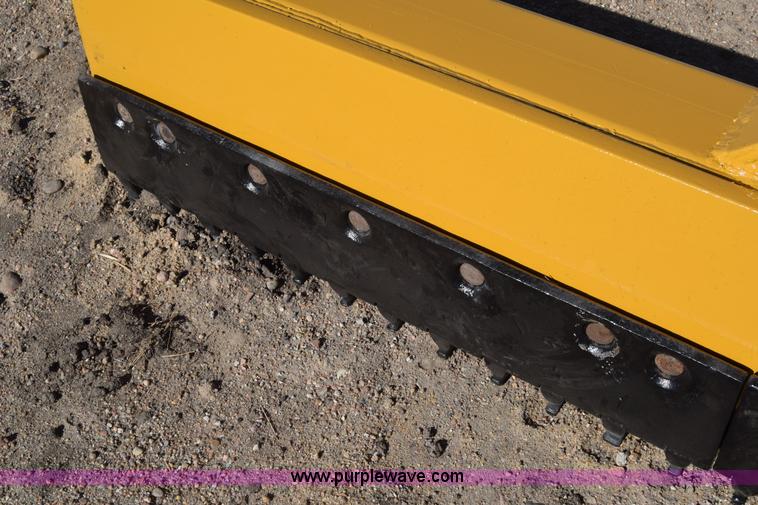 image for item BX9808 Caterpillar scarifier