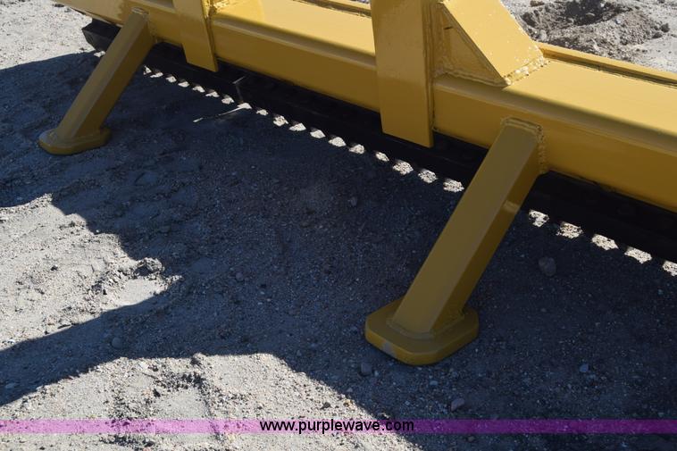 image for item BX9808 Caterpillar scarifier