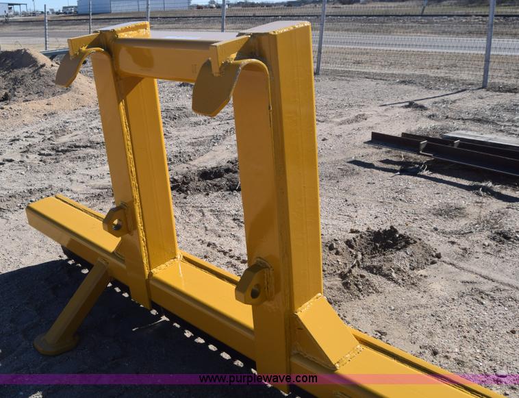 image for item BX9808 Caterpillar scarifier