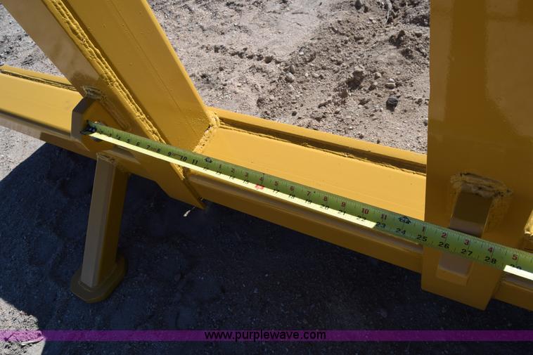 image for item BX9808 Caterpillar scarifier