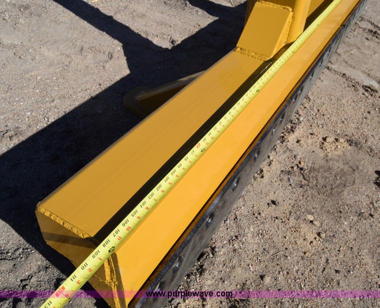 image for item BX9808 Caterpillar scarifier