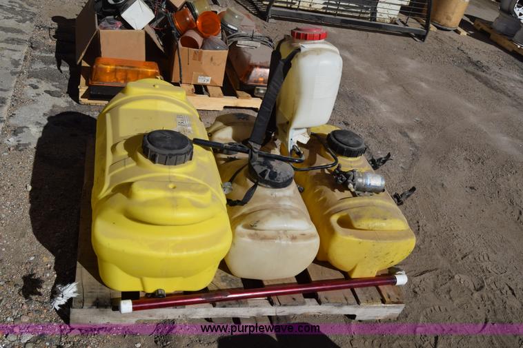 image for item BX9814 (4) sprayer tanks