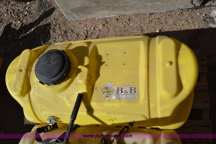image for item BX9814 (4) sprayer tanks