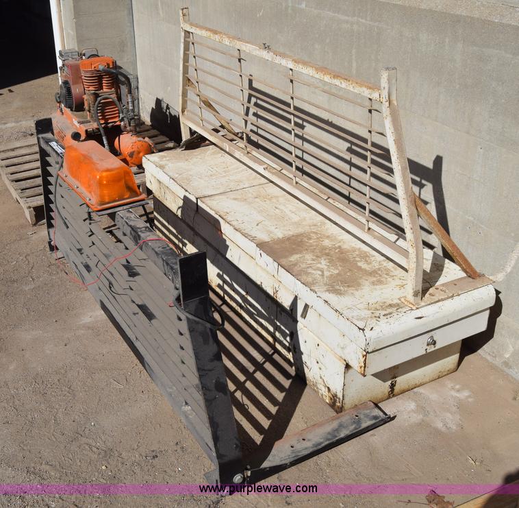 image for item BX9818 (2) headache racks