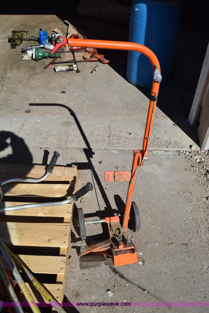 image for item BX9821 Assorted lawn and garden supplies