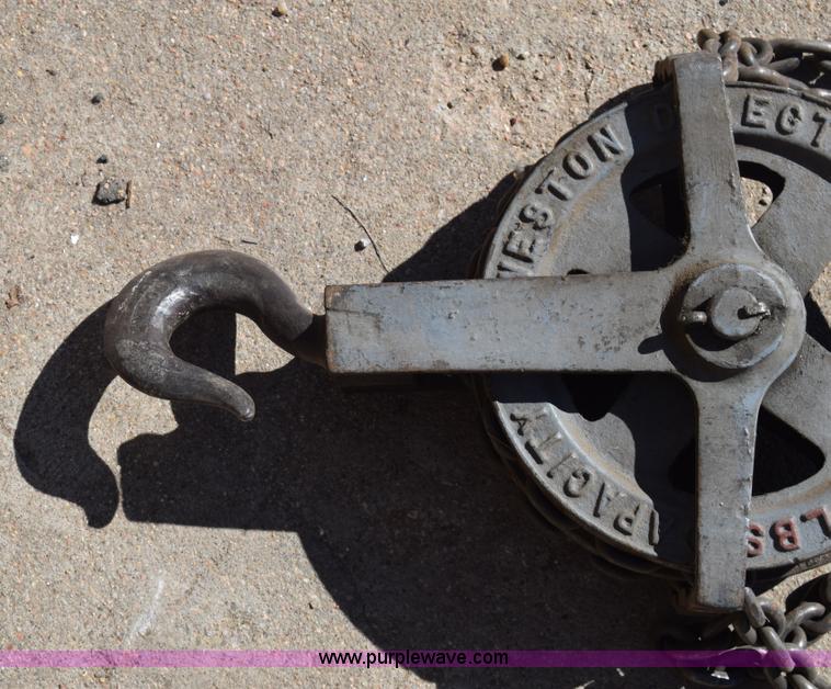image for item BX9832 Weston chain hoist