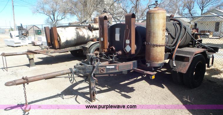 image for item CD9873 1982 Etnyre maintenance oil distributor trailer