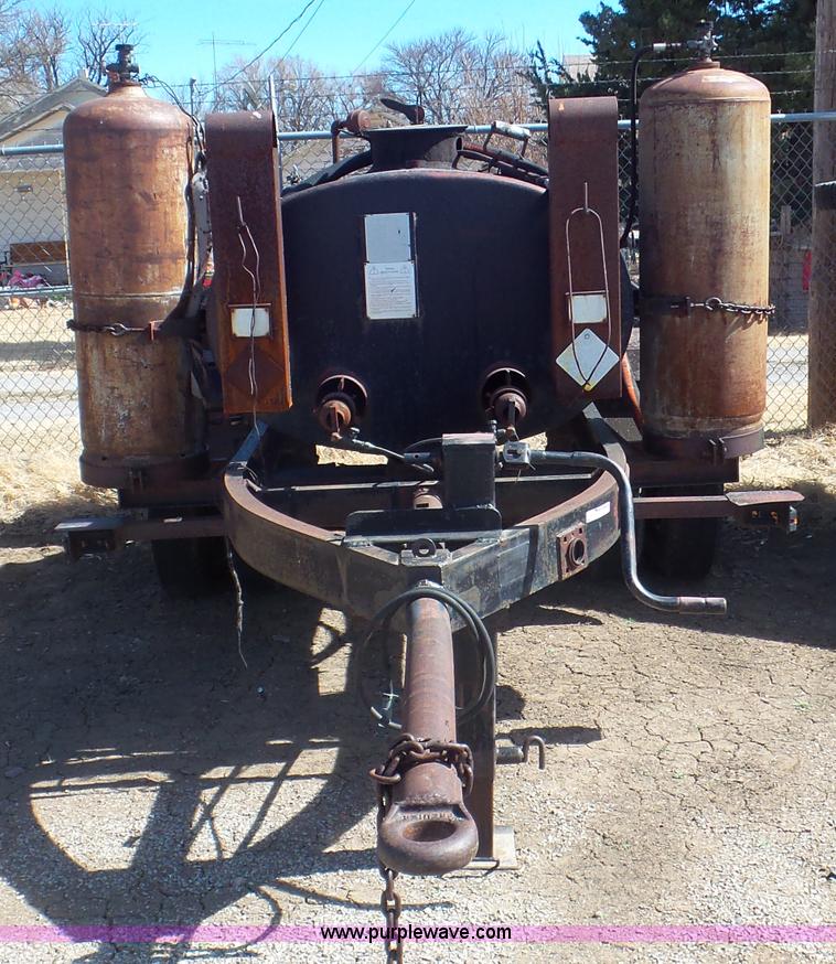 image for item CD9873 1982 Etnyre maintenance oil distributor trailer