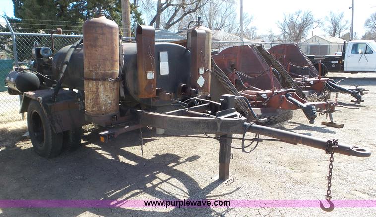 image for item CD9873 1982 Etnyre maintenance oil distributor trailer