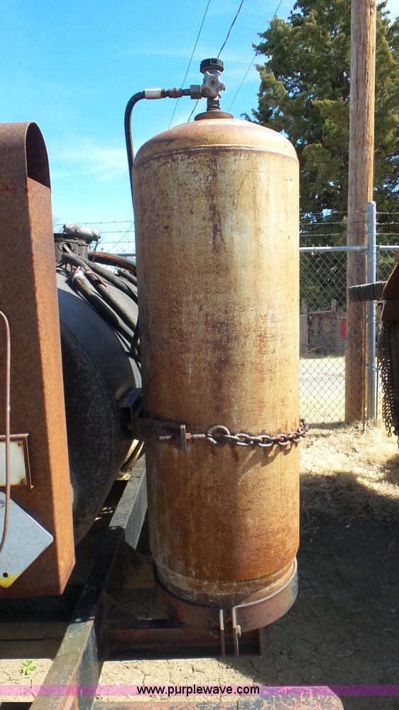 image for item CD9873 1982 Etnyre maintenance oil distributor trailer