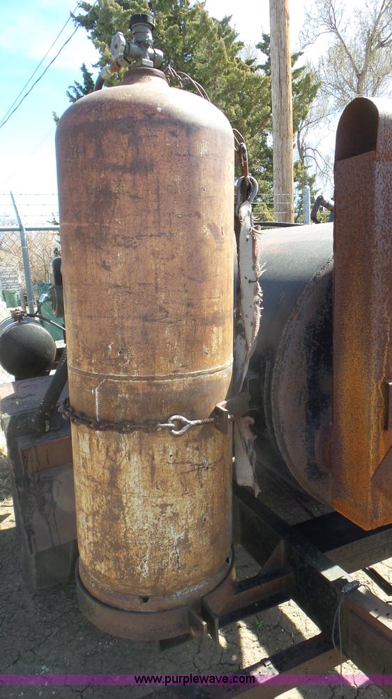 image for item CD9873 1982 Etnyre maintenance oil distributor trailer