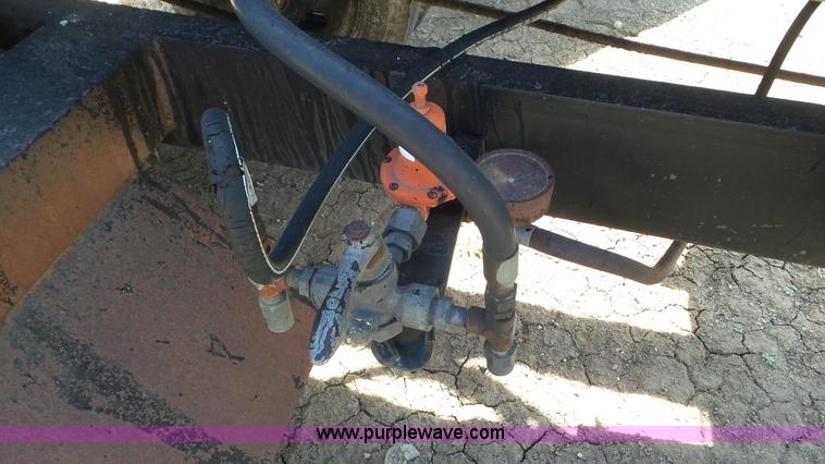 image for item CD9873 1982 Etnyre maintenance oil distributor trailer