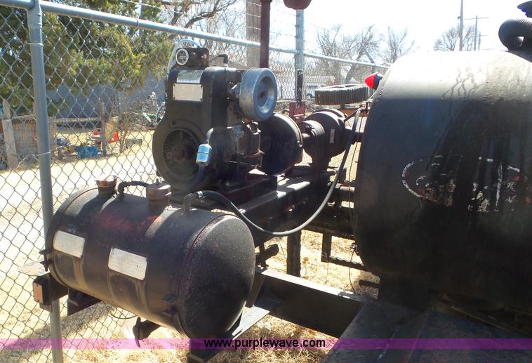 image for item CD9873 1982 Etnyre maintenance oil distributor trailer