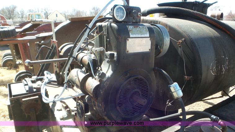 image for item CD9873 1982 Etnyre maintenance oil distributor trailer